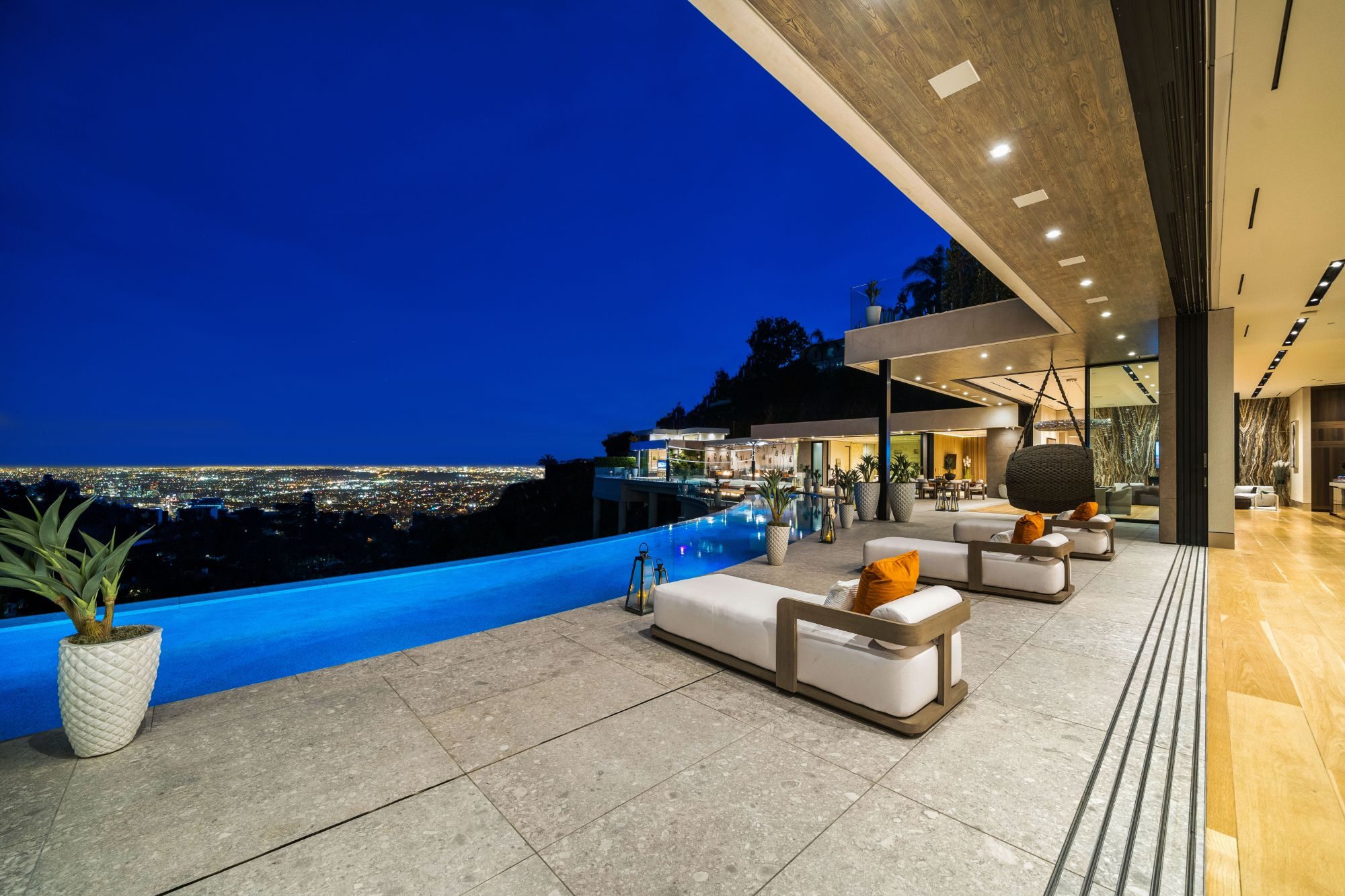 The Flicker Estate infinity pool over the Los Angeles skyline at blue hour