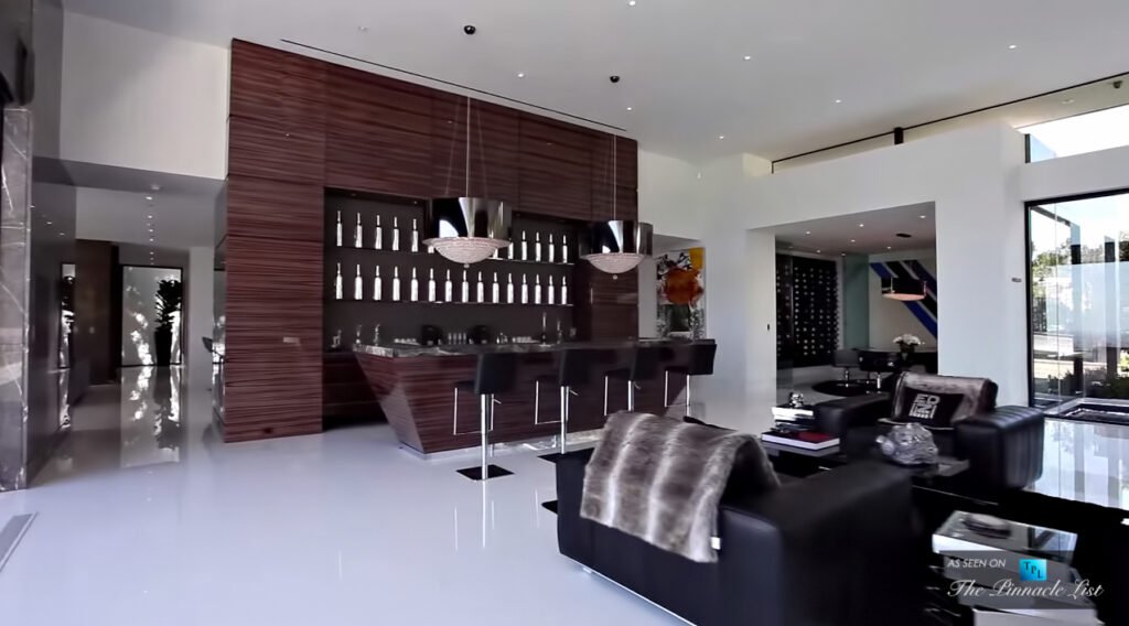 Stradella by Roderick Builders — perched above Los Angeles, Bel Air